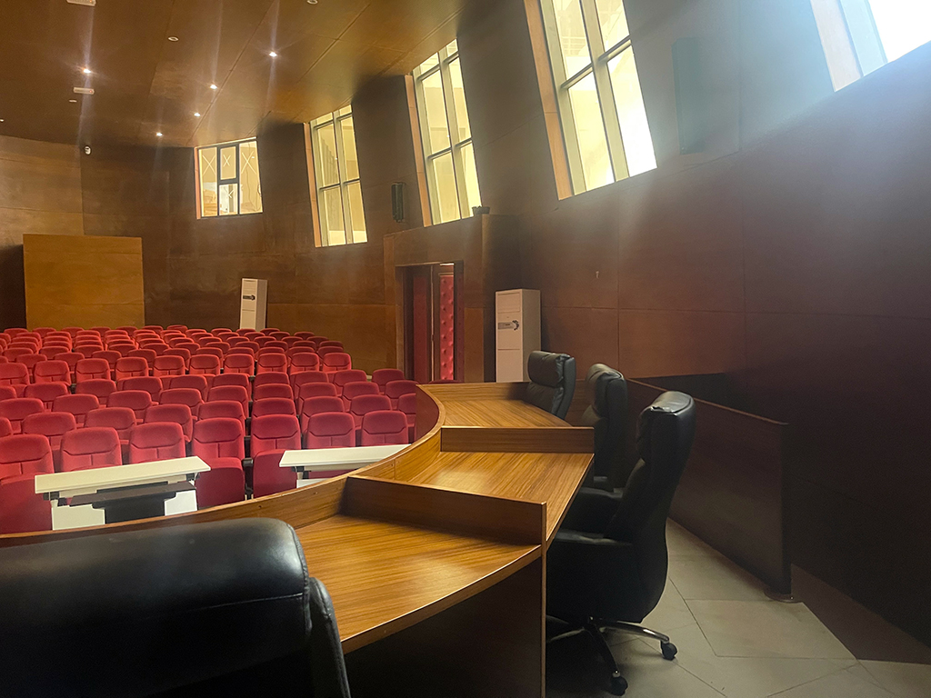 Salle d'audience du Siège de la Cour des Comptes - Cabinet d'architecture, Malick Mbow - Archi Concept International - Dakar, Sénégal
