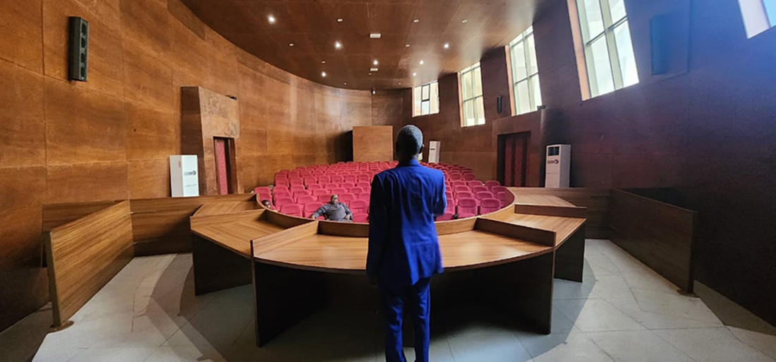 Salle d'audience du Siège de la Cour des Comptes - Cabinet d'architecture, Malick Mbow - Archi Concept International - Dakar, Sénégal